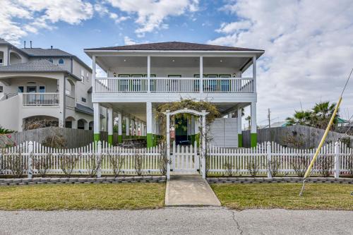 Saltwater Pool! Epic Galveston Bay Group Getaway!