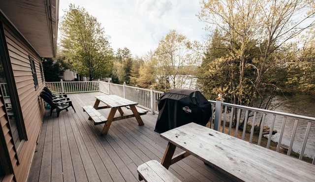 Seamless Beach Access- Capitvating Lake Views