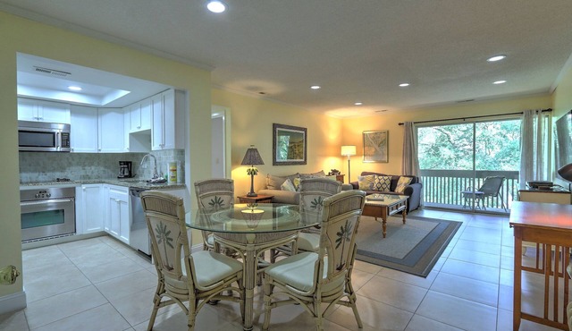 Seaside Oasis: Updated Villa. Close To Beach, Salty Dog. And South Beach Marina