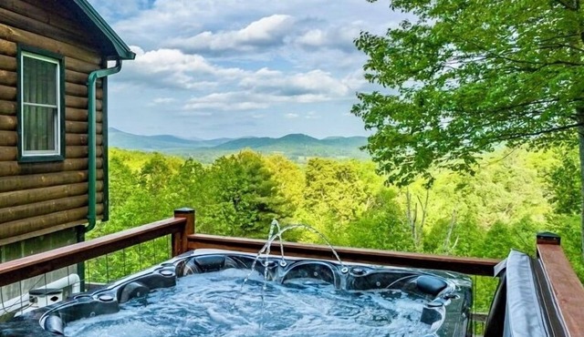 Secluded 3Br/2.5Ba w/Hot Tub & Mountain View!