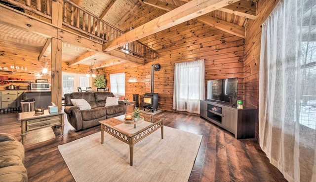 Secluded Cabin with Hot Tub, Fire Pit and Private Trails - Your Perfect Getaway!