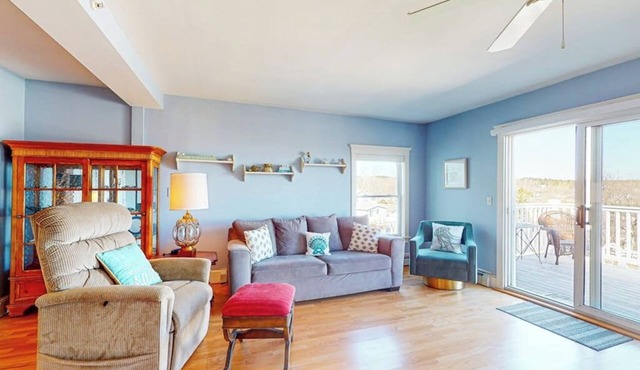 Second-floor condo with gorgeous ocean view - walk to town, beach & lighthouse in Ogunquit