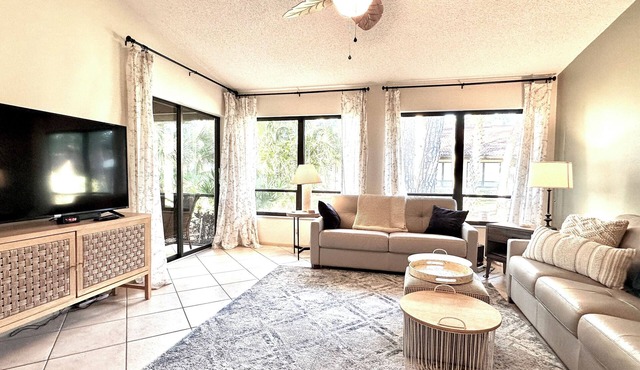 Serene Resort-style Villa minutes to Siesta Key, in popular Village des Pins