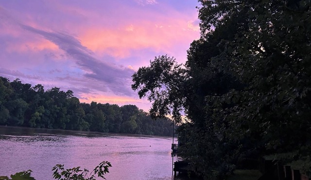 Serene Riverfront Retreat near Historic Camden Sleeps 9 with RV Hookup, WiFi, AC