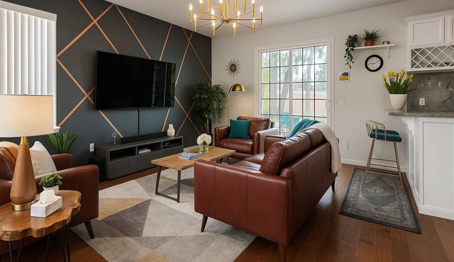Shadow Bay Luxe Home with a Private Screened Pool near Universal Studios.
