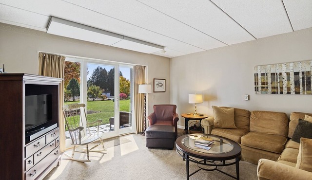 Ski-in/Ski-out Lodge Condo at Toll House Lift