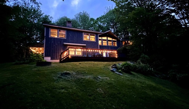 Ski/Lake house for all seasons- Minutes to all