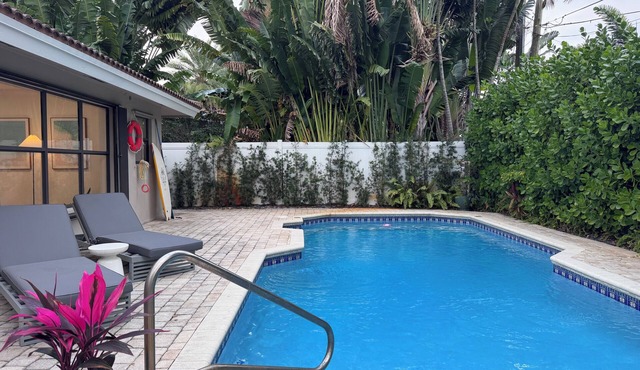 ★ Sophisticated 3BR Palm Villa with Private Heated Pool - 25 min to FIFA!