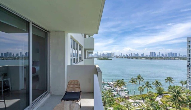 South Beach 2BR Bay View & Pool - Monthly Retreat