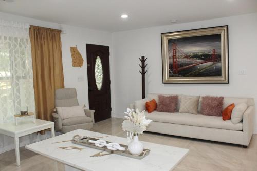 Southern Elegance Gateway