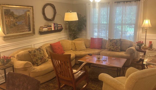 Spacious 3 bed 2 bath condo close to Memorial Park, Five-points, & UGA in Athens