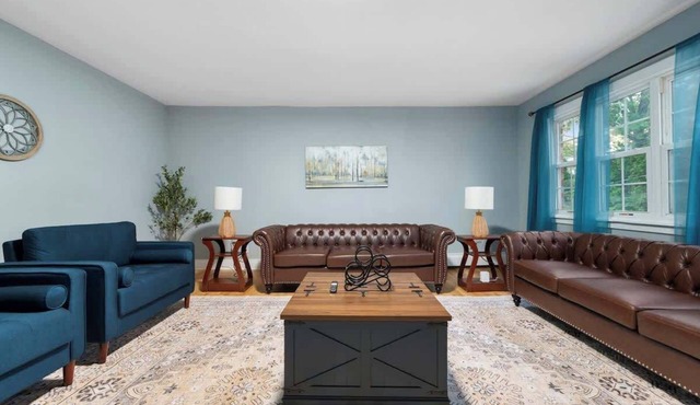 Spacious 3BR Apt Near MetroNorth