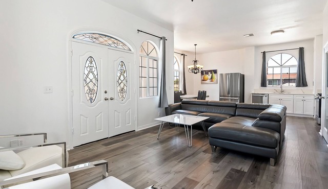Spacious 4-bed 2.5bath modern apartment in Los Angeles by Universal studio/HW