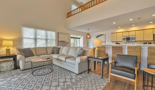 Spacious 4 bed/4 bath Villa on Golf Course