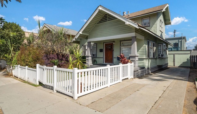 Spacious 4 Bedroom Home in Downtown Long Beach