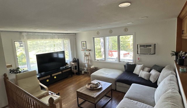 Spacious 4-bedroom house in charming Springfield with AC, fitness room