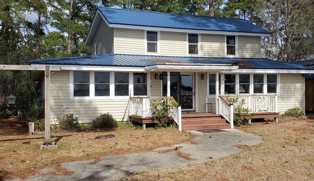 Spacious 5-bedroom lakefront house in White Lake, NC.
