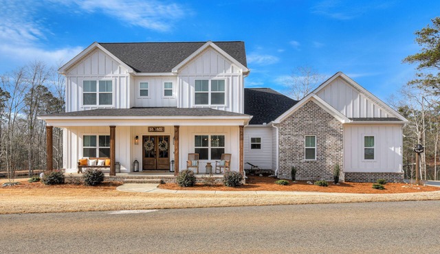 Spacious 5-bedroom house on a private pond just 10 miles from Augusta National