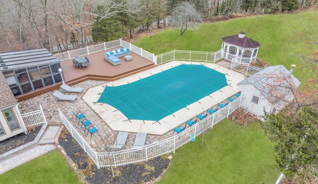 Spacious 5-bedroom house in charming Monroe with AC