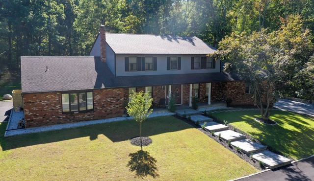 Spacious 5-bedroom house in the woods in Cold Spring just 5 minutes from town