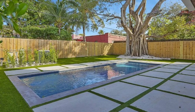 Spacious 5-bedroom villa in gorgeous Miami with pool