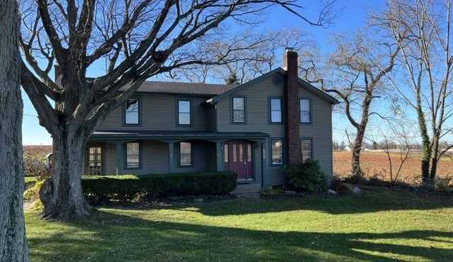 Spacious 5 BR Home w/Hot Tub in Wine Country on Lake Erie