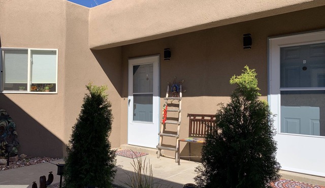 Spacious 950 sq ft 2 BR 1.7BA w/yard (Remodeled)