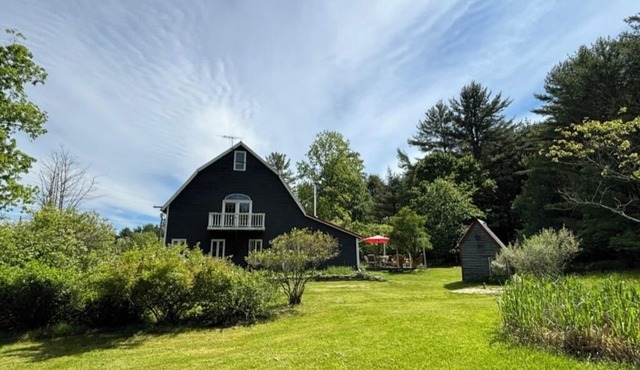 SPACIOUS and COMFY RENOVATED BARN - pets welcome!