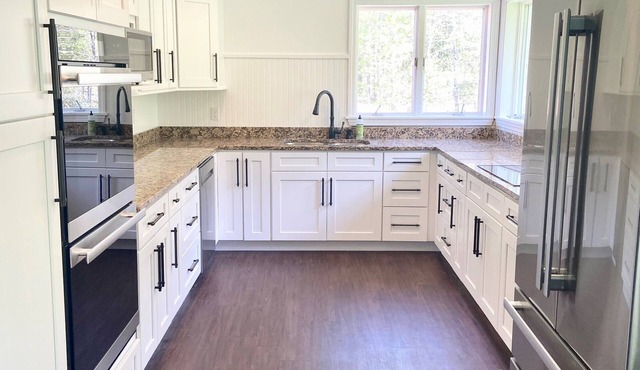 Spacious country home, beautiful sunsets, 40 acres