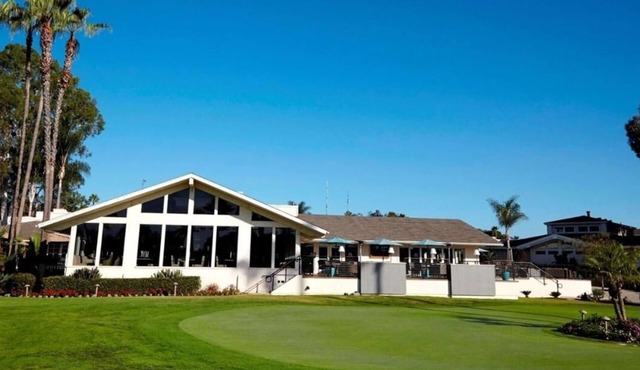 Spacious Double Queen Golf View Stay Near Spa, Dining & Scenic Paths