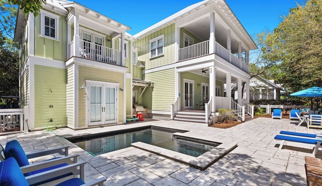 Spacious Home with Pool, Golf Cart, and More. 2 Minutes to Camp Watercolor