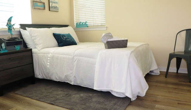 Spacious Private Rooms Near Ontario Mills & Airport – Pool & Gym Access!