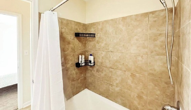 Spacious Townhouse in Schenectady-B7