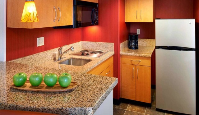 Spacious Unit with Full Kitchen, Free Breakfast, Pet-friendly Property!