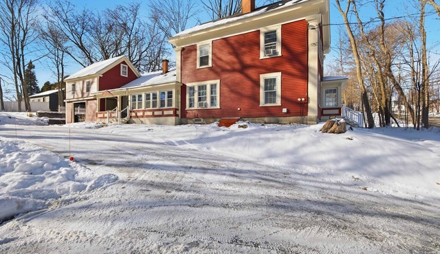 Spacious Victorian Retreat in Downtown Wolfeboro