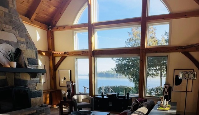 Spitfire Retreat on Lake Champlain. One hour to Whiteface Mountain or Montreal.