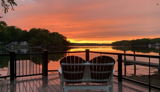 Sprawling Historic Inn With Lake Frontage! Fallfest at the Peak!