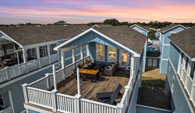 Spring Break, Sunset Deck, Gameroom, 1 block to beach, Sleeps 17, gas grill