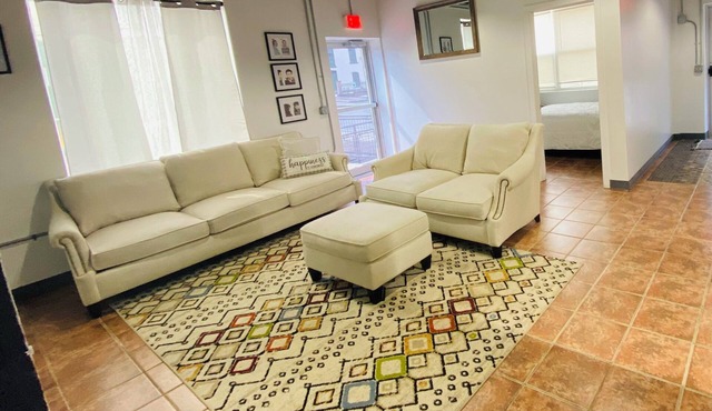 Steps to downtown Penn Yan, pet & family friendly 2BR! Board games galore!
