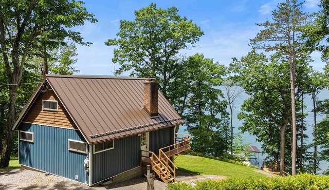 Stowaway - A Private Lakefront Experience With Over 100ft Of Shoreline!
