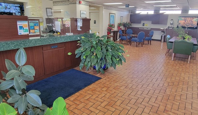 Studio 9 Inn & Suites
