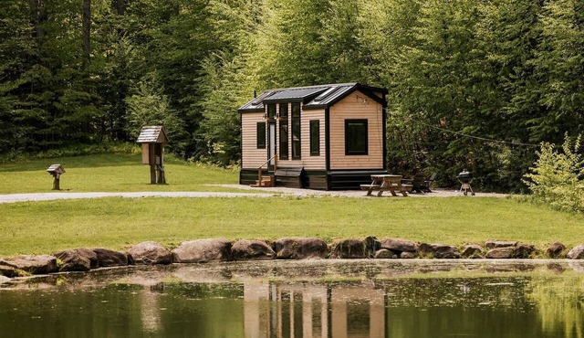 Stunning Cedar Tiny House with Sauna Access for a Romantic Getaway in Chester, Vermont