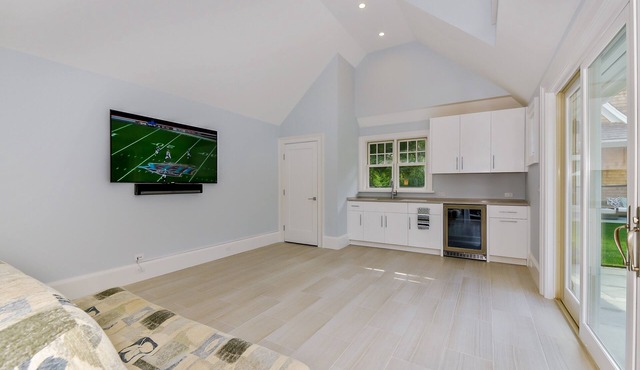Stunning secluded Southampton Village property near restaurants, shops and beach