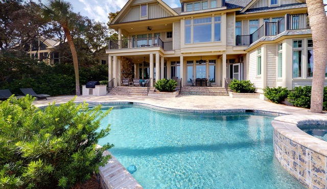 Stunning & Spacious Beachfront Home with Amazing Views, Private Pool & Hot Tub