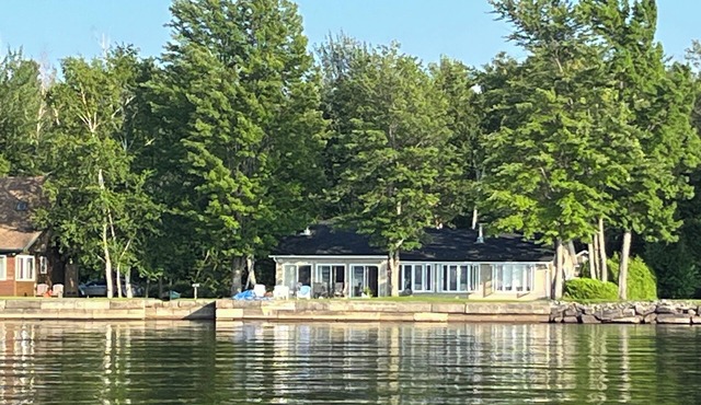STUNNING VIEWS of LAKE MEMPHREMAGOG from cozy yet roomy 3 bed/2bath cottage!