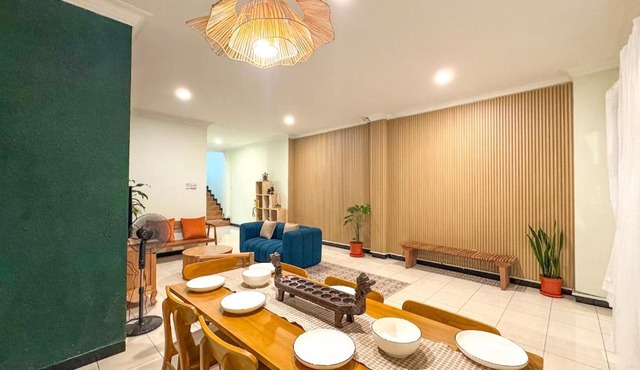 Stylish 6BR Stay Near Prawirotaman & Malioboro