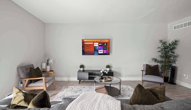 Stylish & Modern Unit Prime Location & Comfort