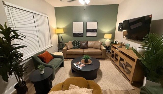 Stylish | Pvt Baths | Minutes to Shopping & Dining