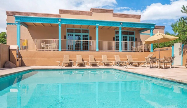 Stylish Southwestern Suites with Pool, Hot Tub & Easy Downtown Access
