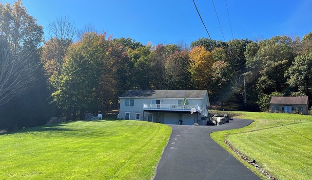Summer fun, Fall hunting & Winter fishing on Quaker Lake! Year round house!